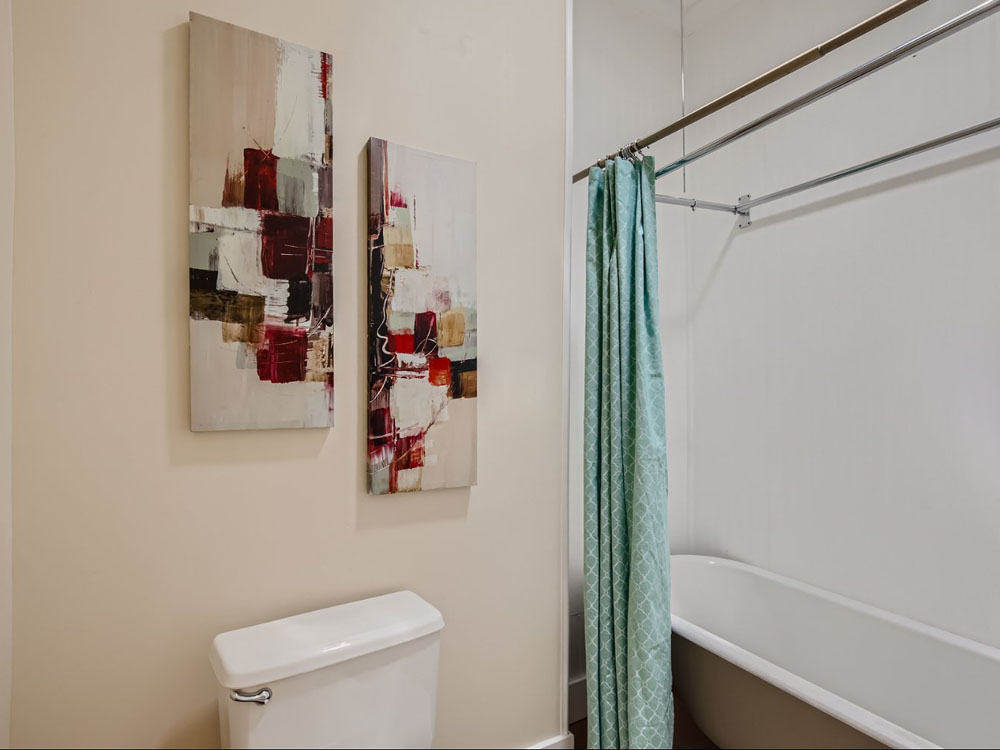 807 32nd Street - Web Quality - 028 - 12 2nd Floor Primary Bathroom